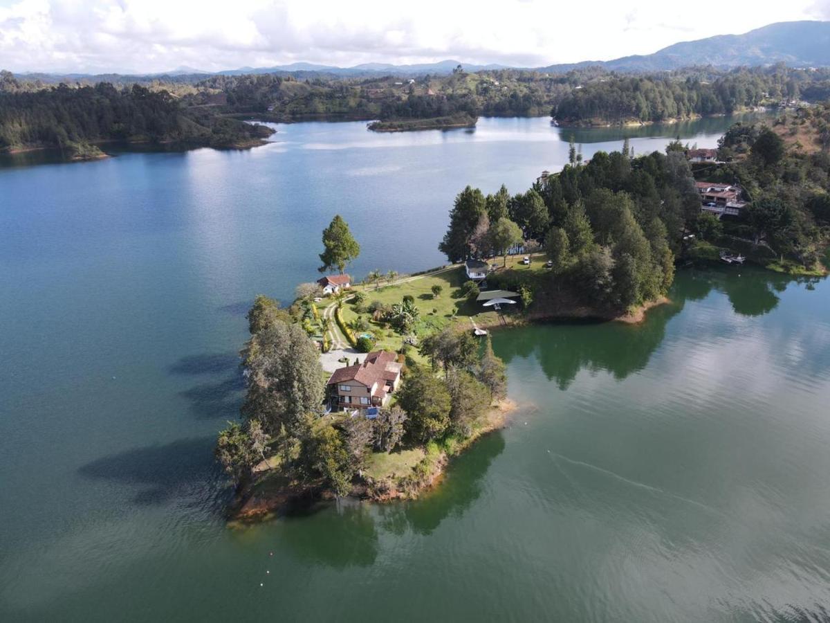El Trebol Pensionat Guatapé Exteriör bild